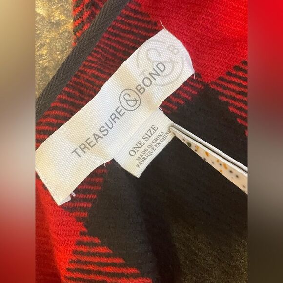 Treasure & Bond Buffalo Check Poncho Red Black OS - Picture 4 of 5